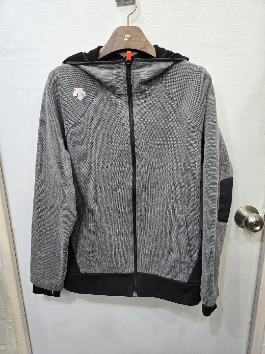 100,l )) descente descente brushed hooded jersey!