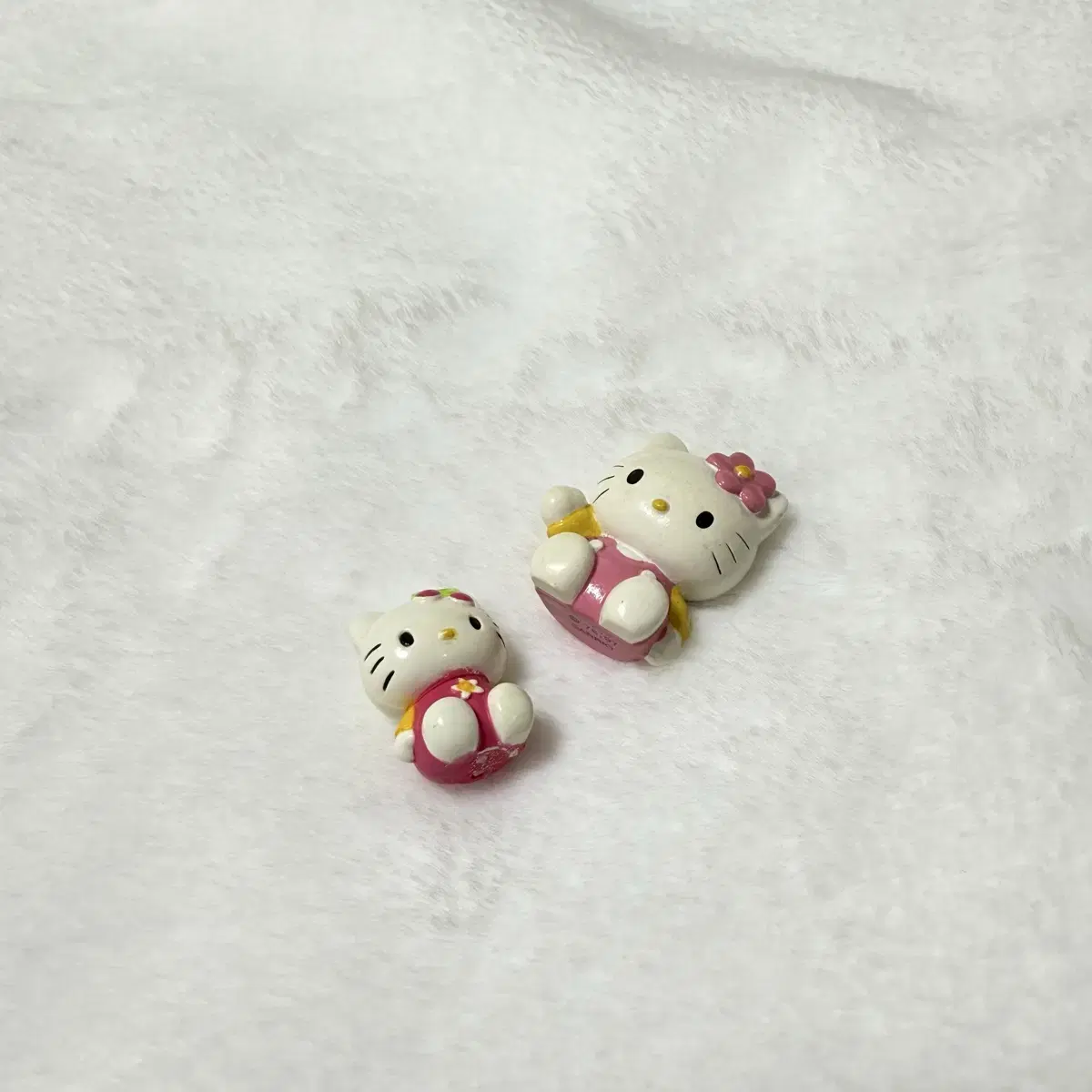 Classic Kitty Cherry Kitty Minifigure keyring individual '97