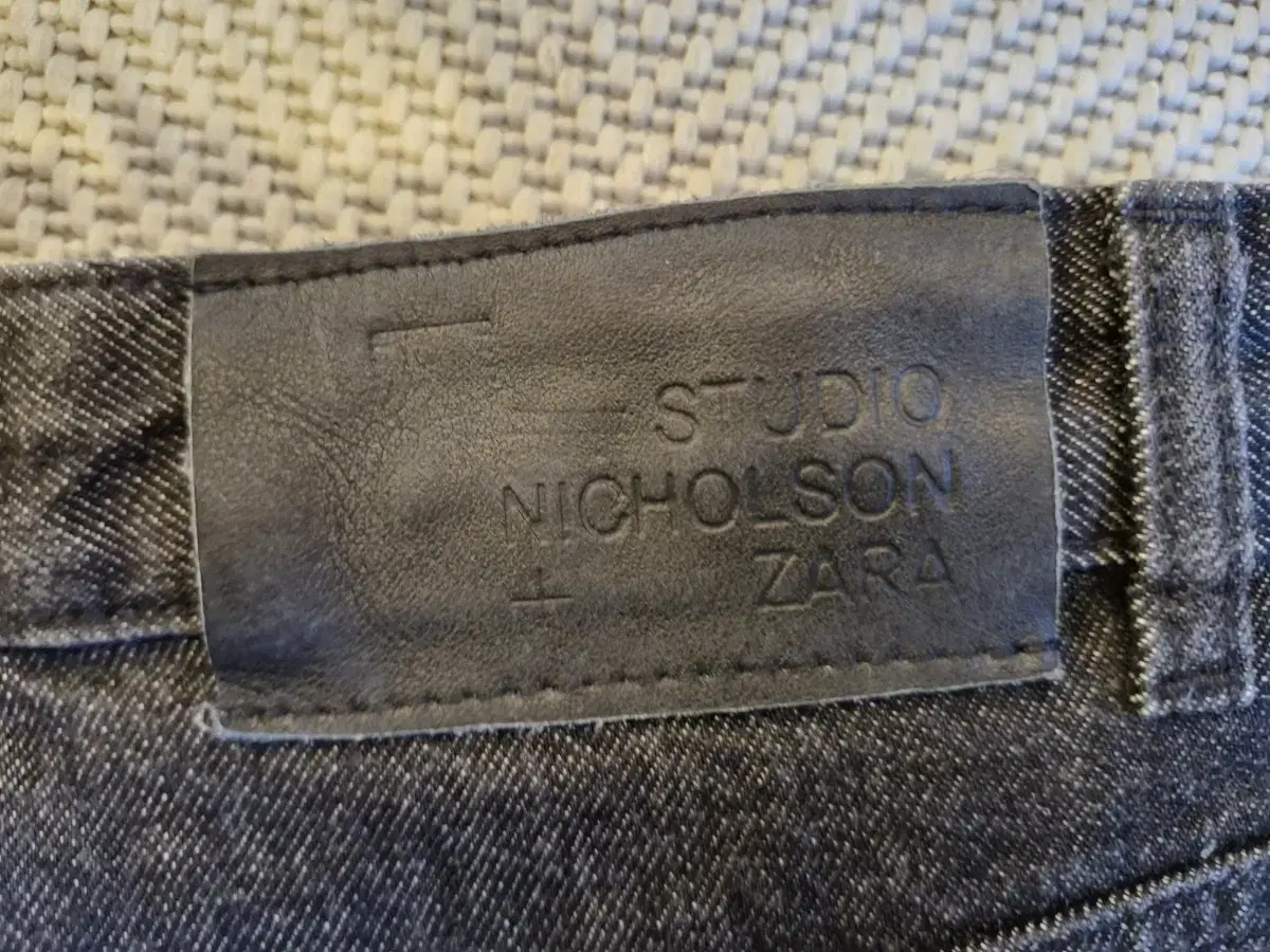 Zara X StudioNicolson Balloon Black Jean 31