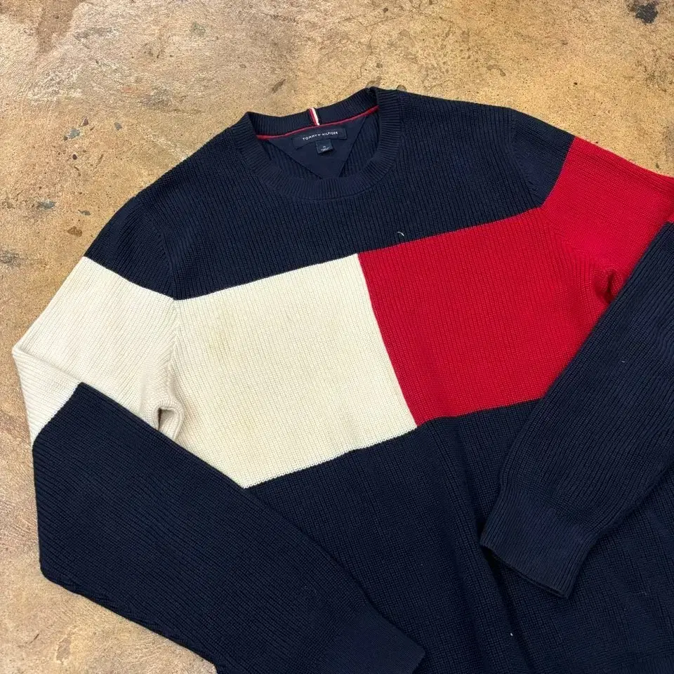 [ Genuine M ] Tommy Hilfiger Round Knit Long Sleeve