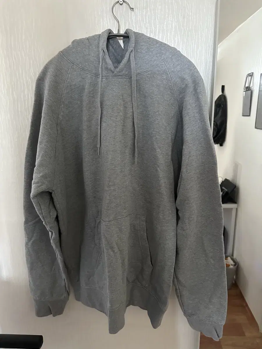 Men's 2XL gray hoodie sells.