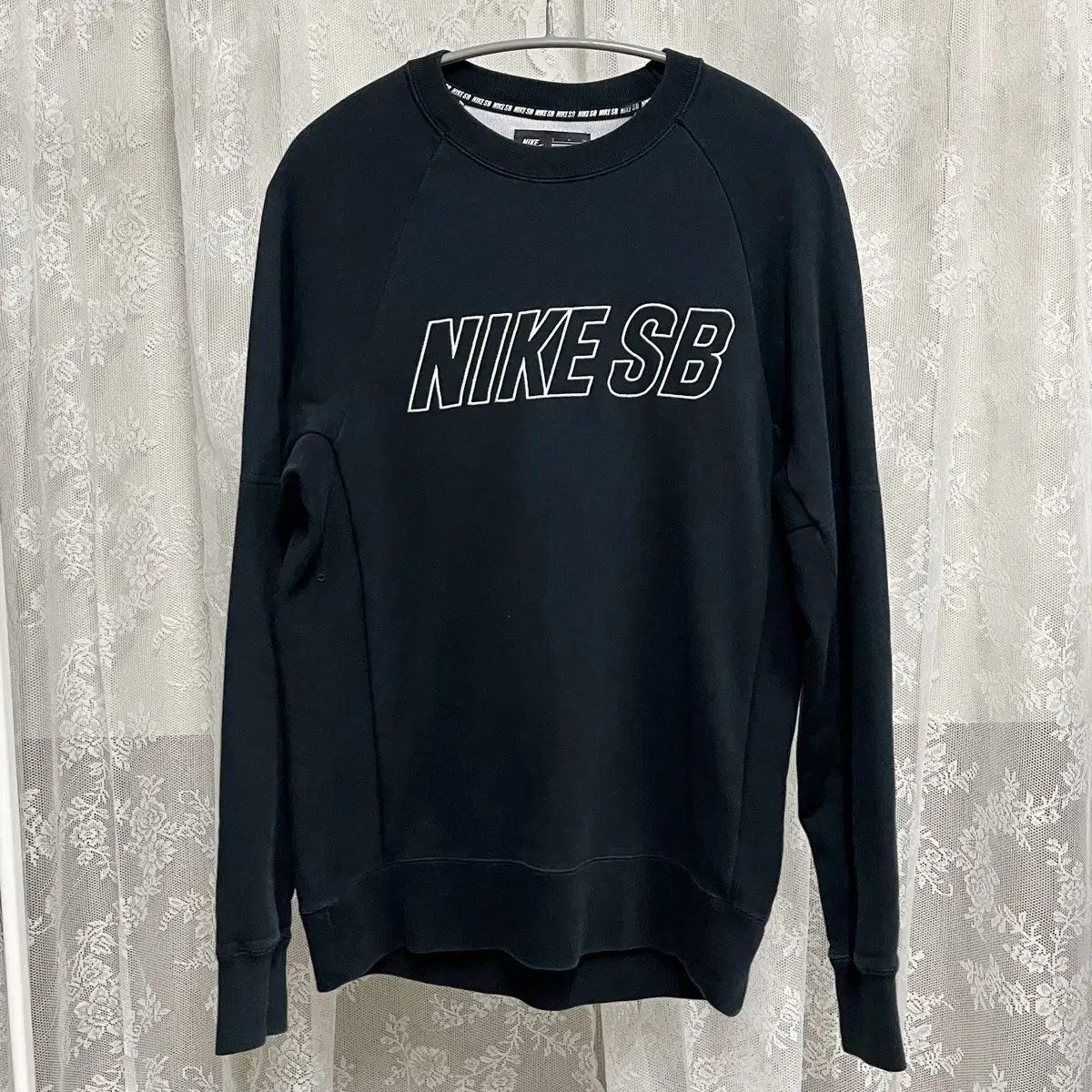 S) Nike Logo Navy Sweatshirt