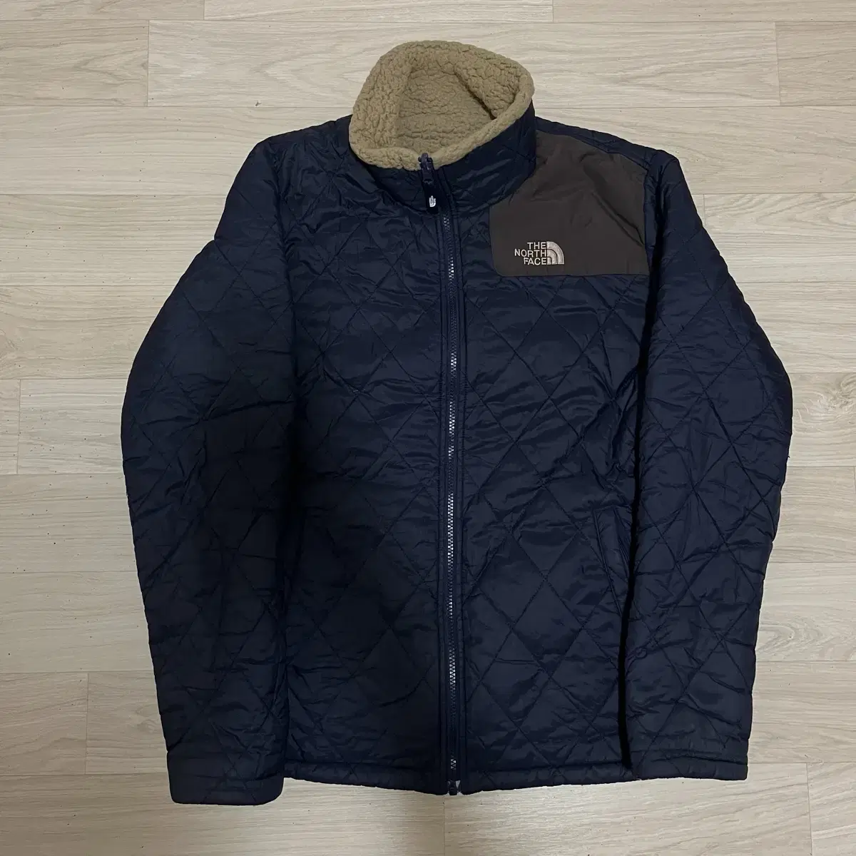 [L] The North Face Men's Reversible Poggy Hoodless Quilted Jacket