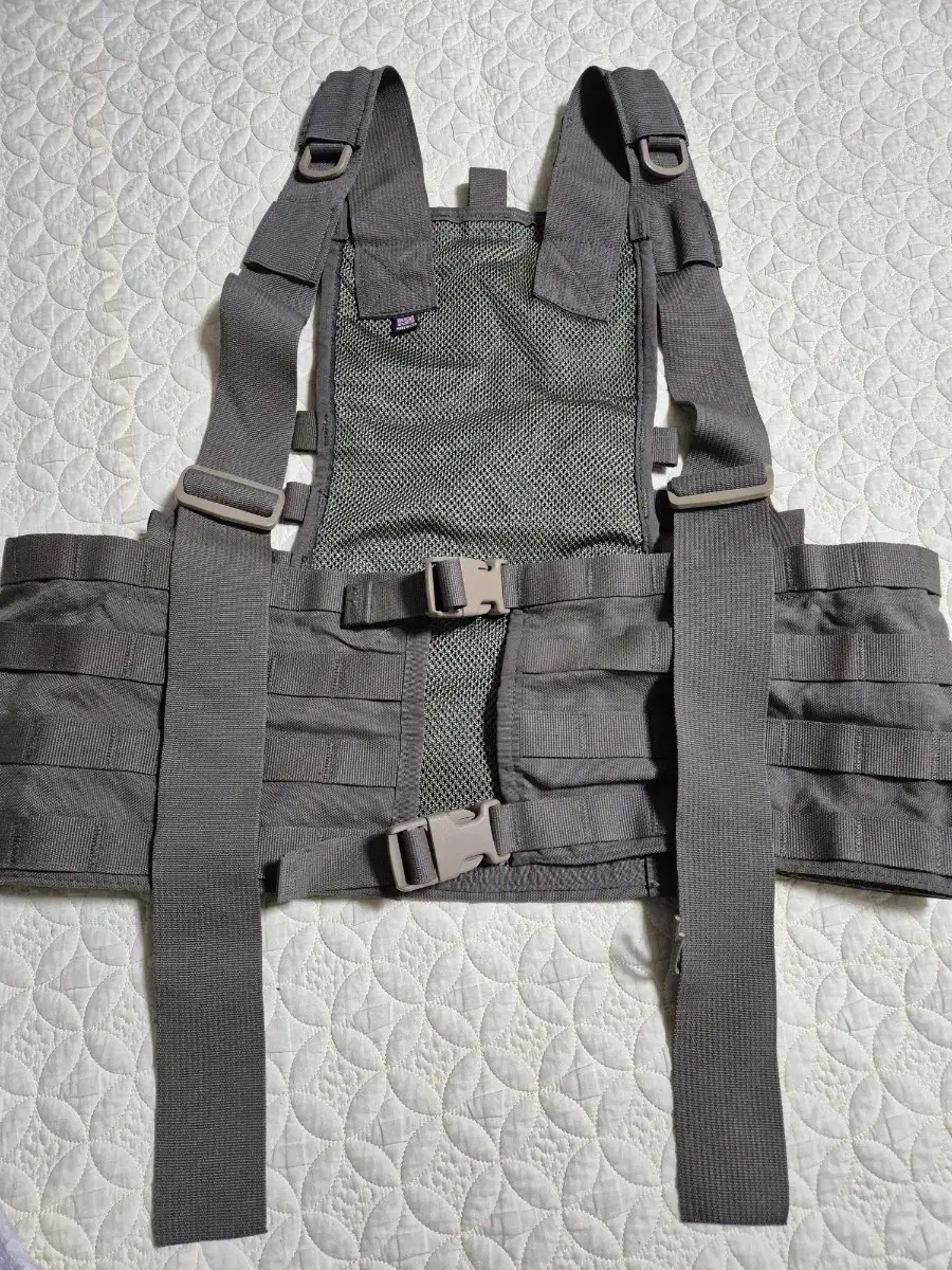 US military tactical vest is new.