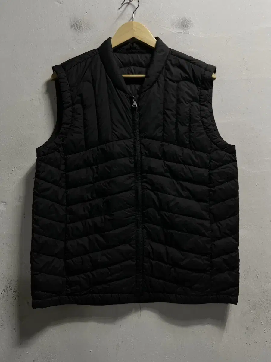 100 Olivier Holdings Goose Down Lightweight Puffer Vest Genuine