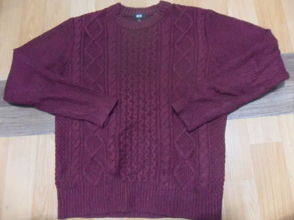 6,000KRW Uniqlo Men's Long Sleeve Round Knit Sweater Gu-2