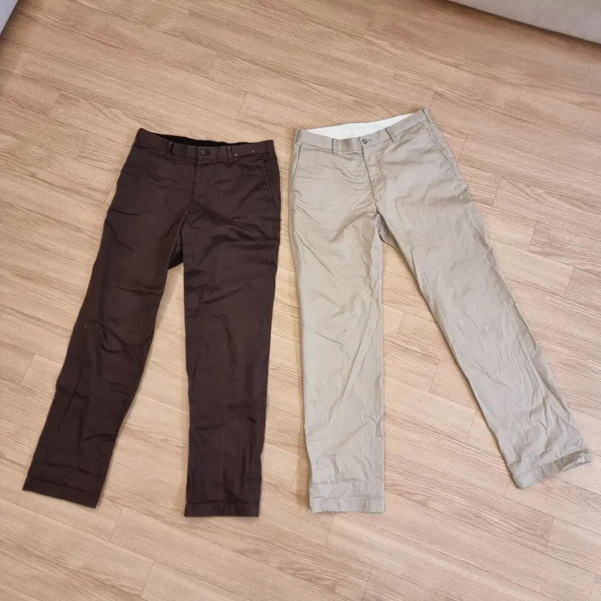 2 pairs of Uniqlo cotton pants Waist 31