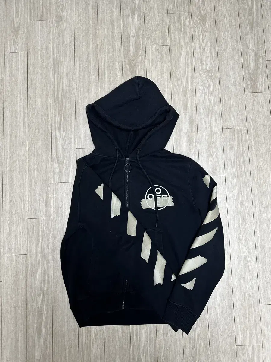 Off-white tape arrow hoodie zip-up size M