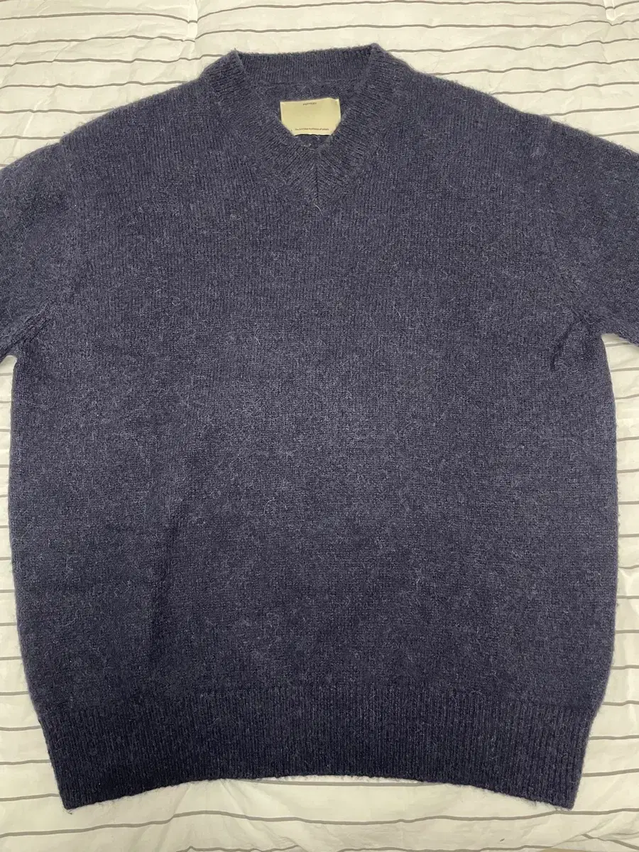 Pottery V-neck knit sells size 4