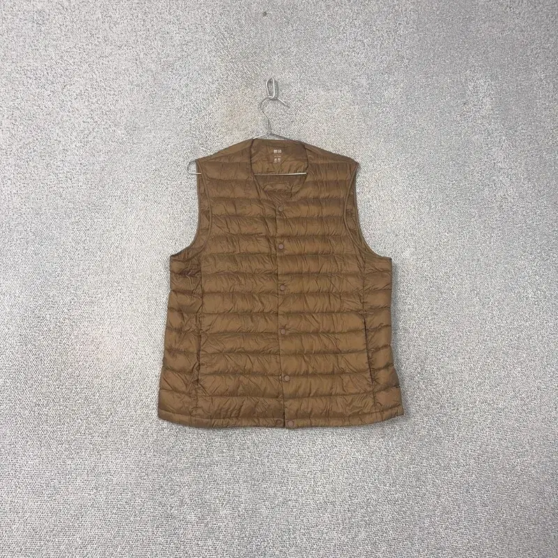 Uniqlo Brown Camel Lightweight Padded Vest L