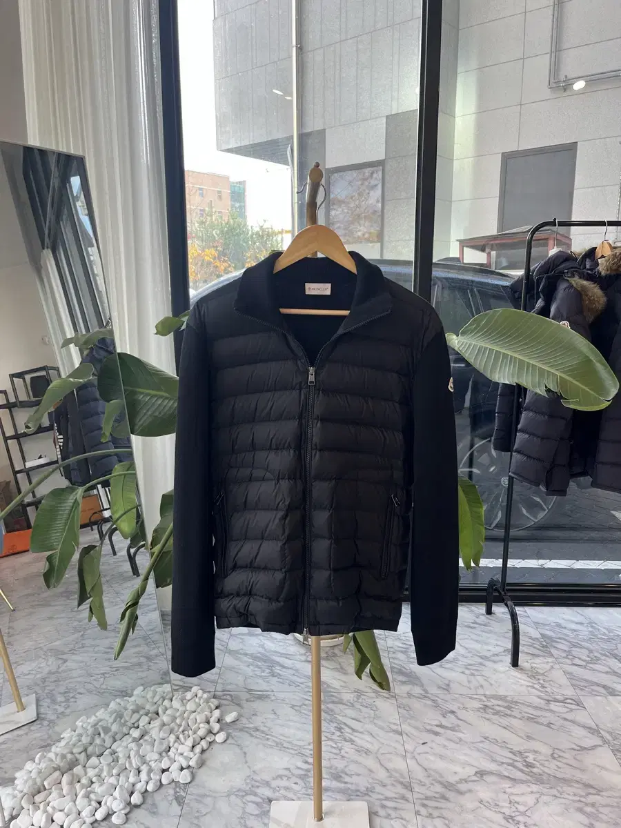 [Unused] Moncler kim hyunwoo Knit puffer black L (22 years old)