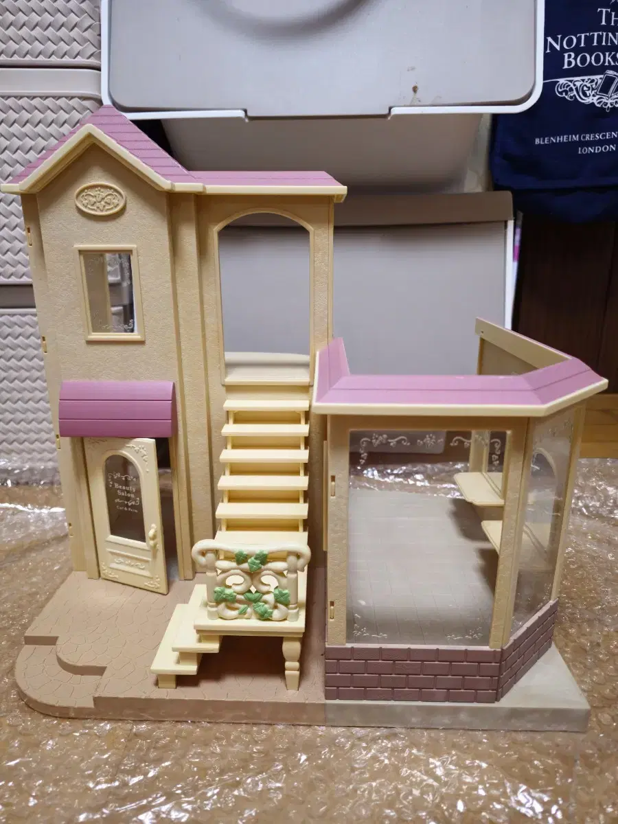 Sylvanian Beauty Salon Building Old Discontinued Vintage British Edition