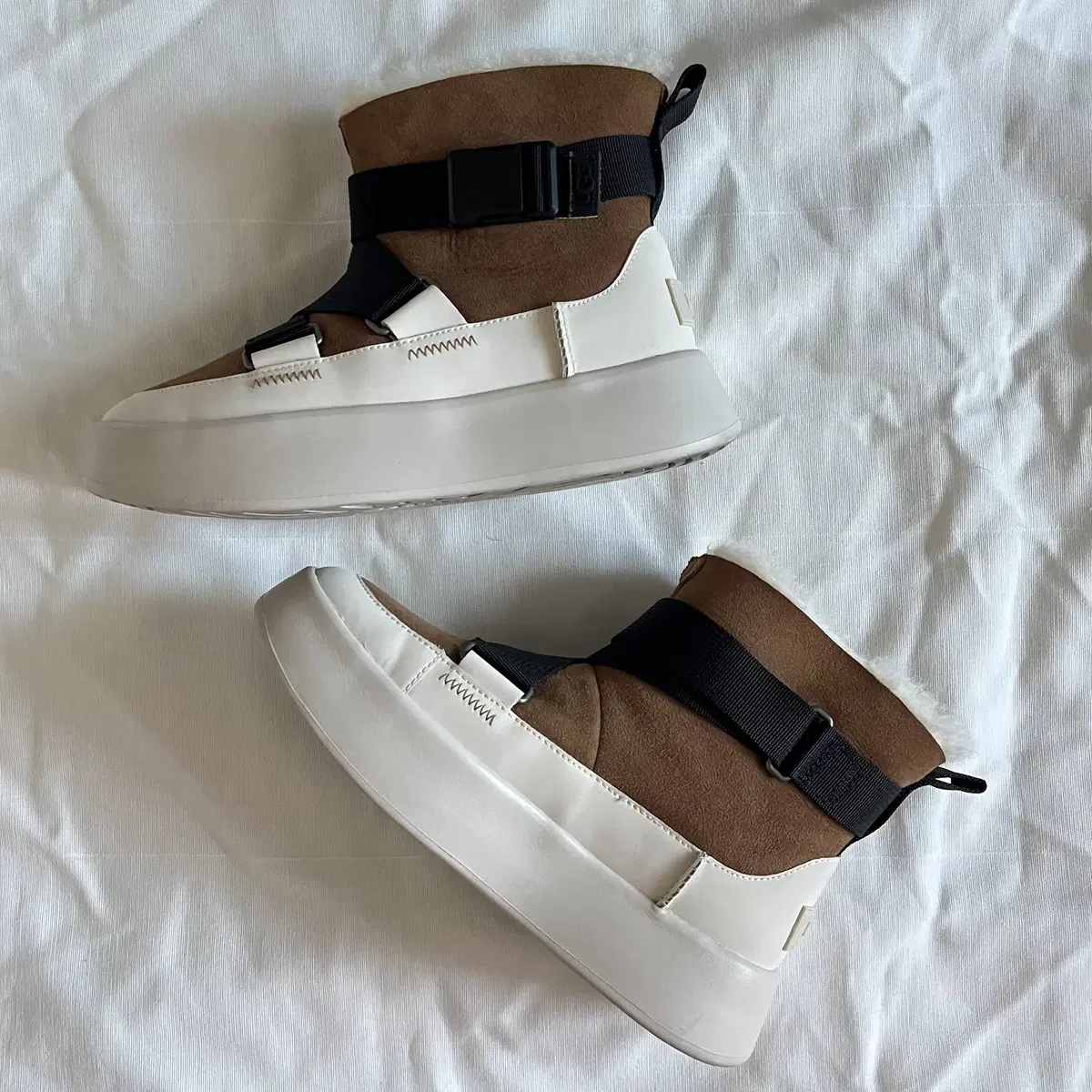 UGG w Classic Boom Buckle  Boots 2019F/W