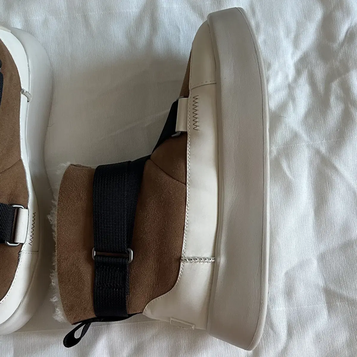 UGG w Classic Boom Buckle  Boots 2019F/W