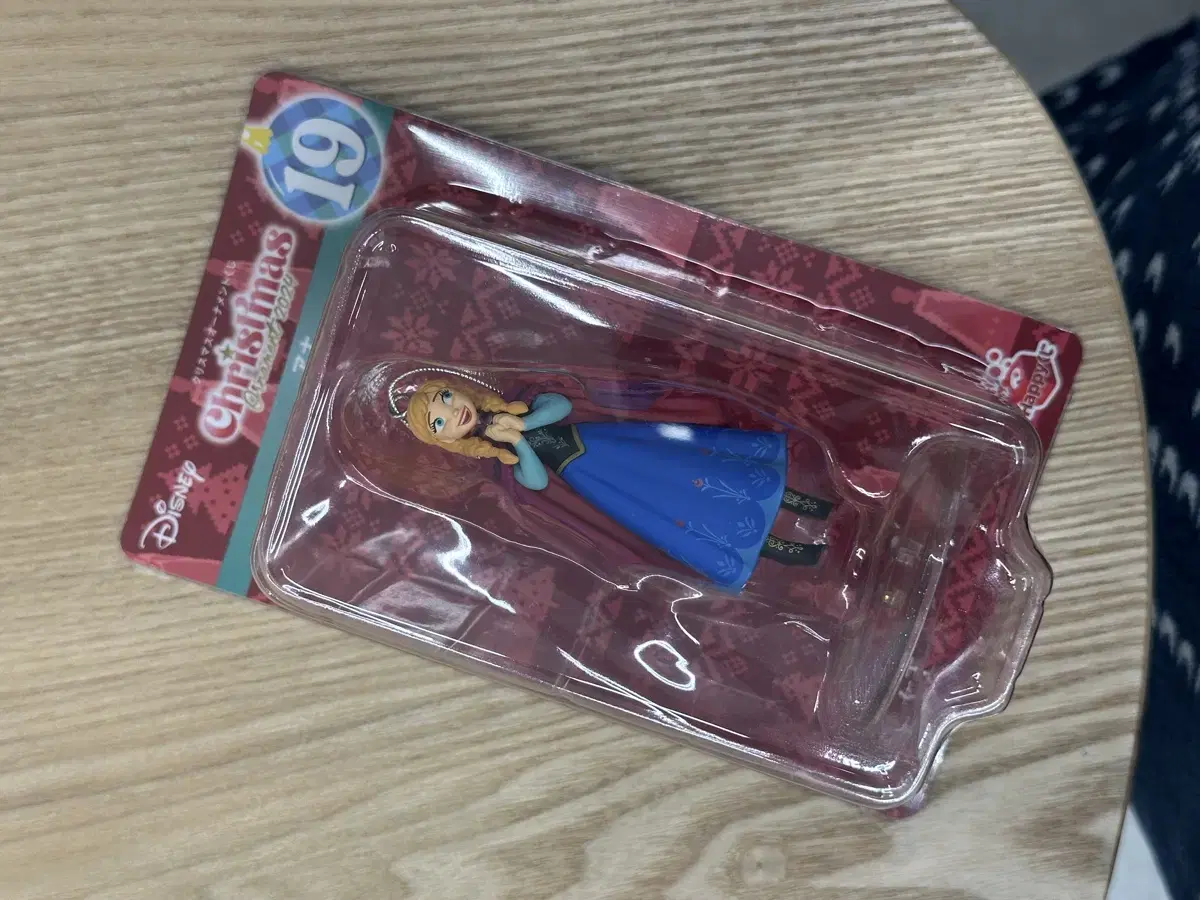 [Unsealed] Disney Christmas Ornaments 2024 Happy Koozie Anna Figure