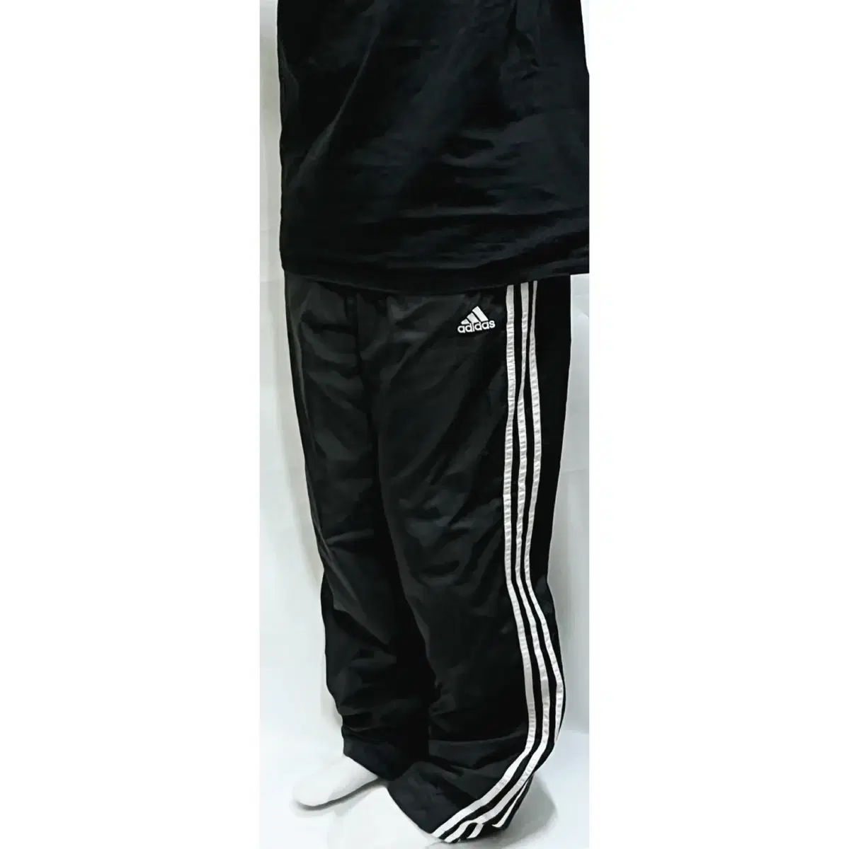 adidastrackpantsBarrettVinylQuiltedTrainingTraining PantsBlackWhiteTreadsSoccerUniformPants