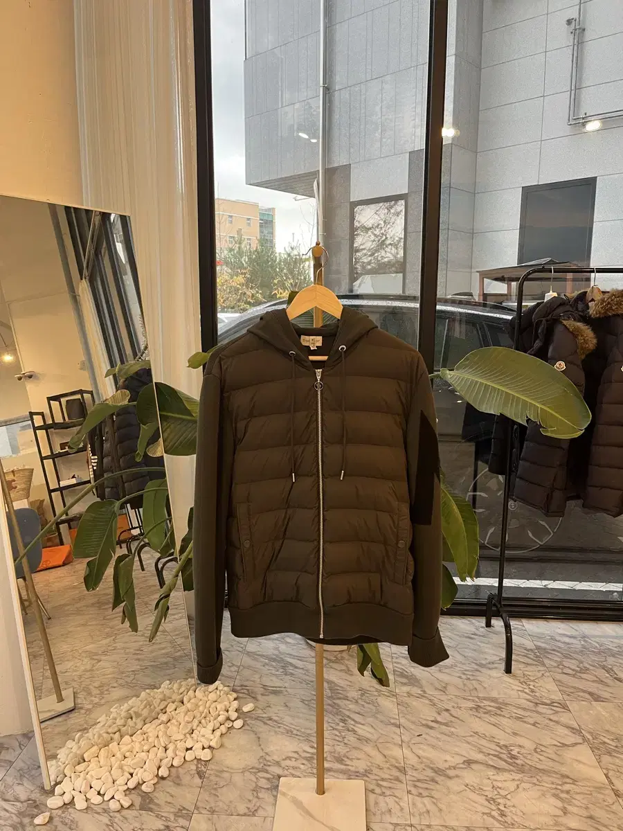 [Less Used] Moncler Knit Padded Khaki L