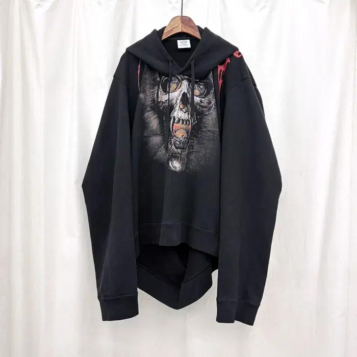 Vetements 18FW Missplaced Hoodie Size L