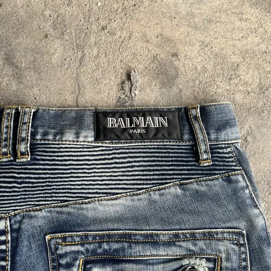 발망 페인팅 바이커 진 데님팬츠 Balmain