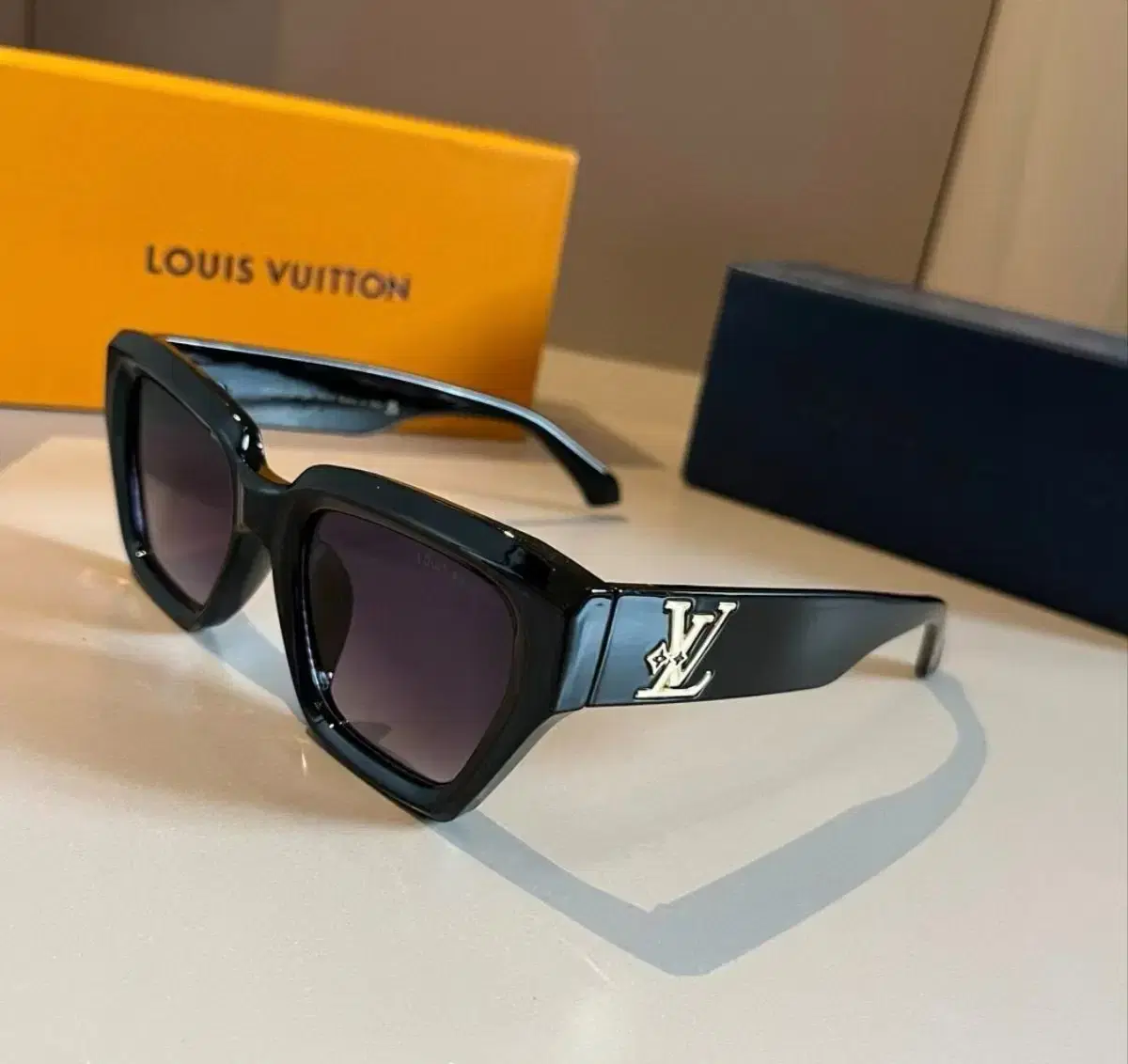 LOUIS VUITTON 루이비통 클래식 선글라스