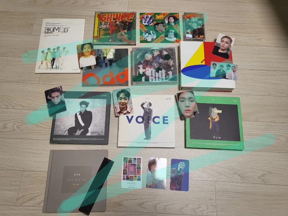 [no multiples] shinee album jonghyun album photocard and unofficial goods sold in bulk.