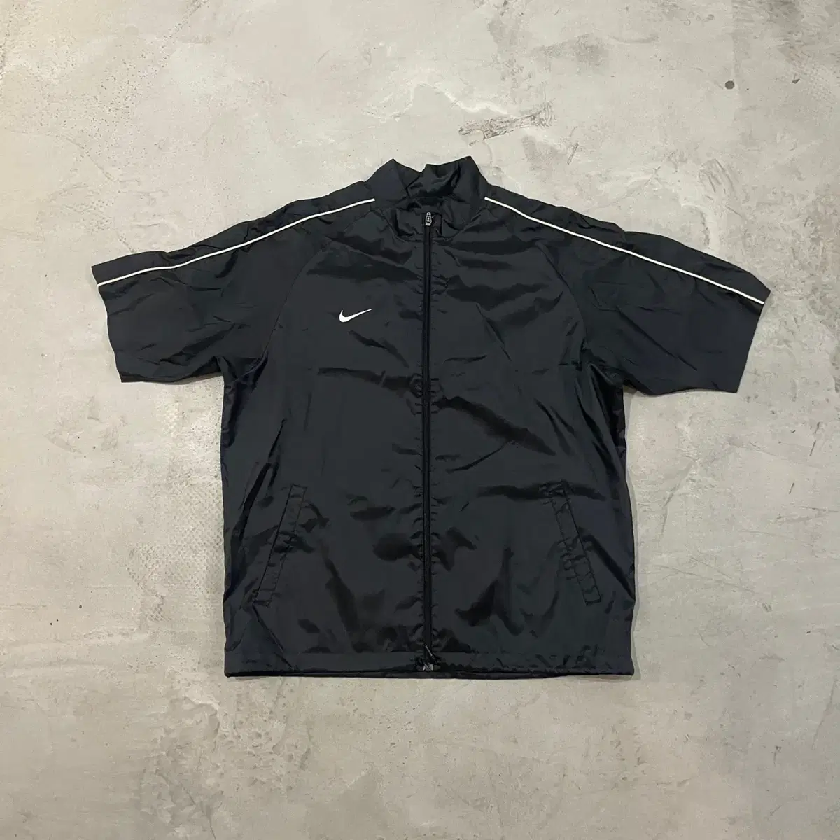 100 Nike Old School Short Sleeve Windbreaker/W700