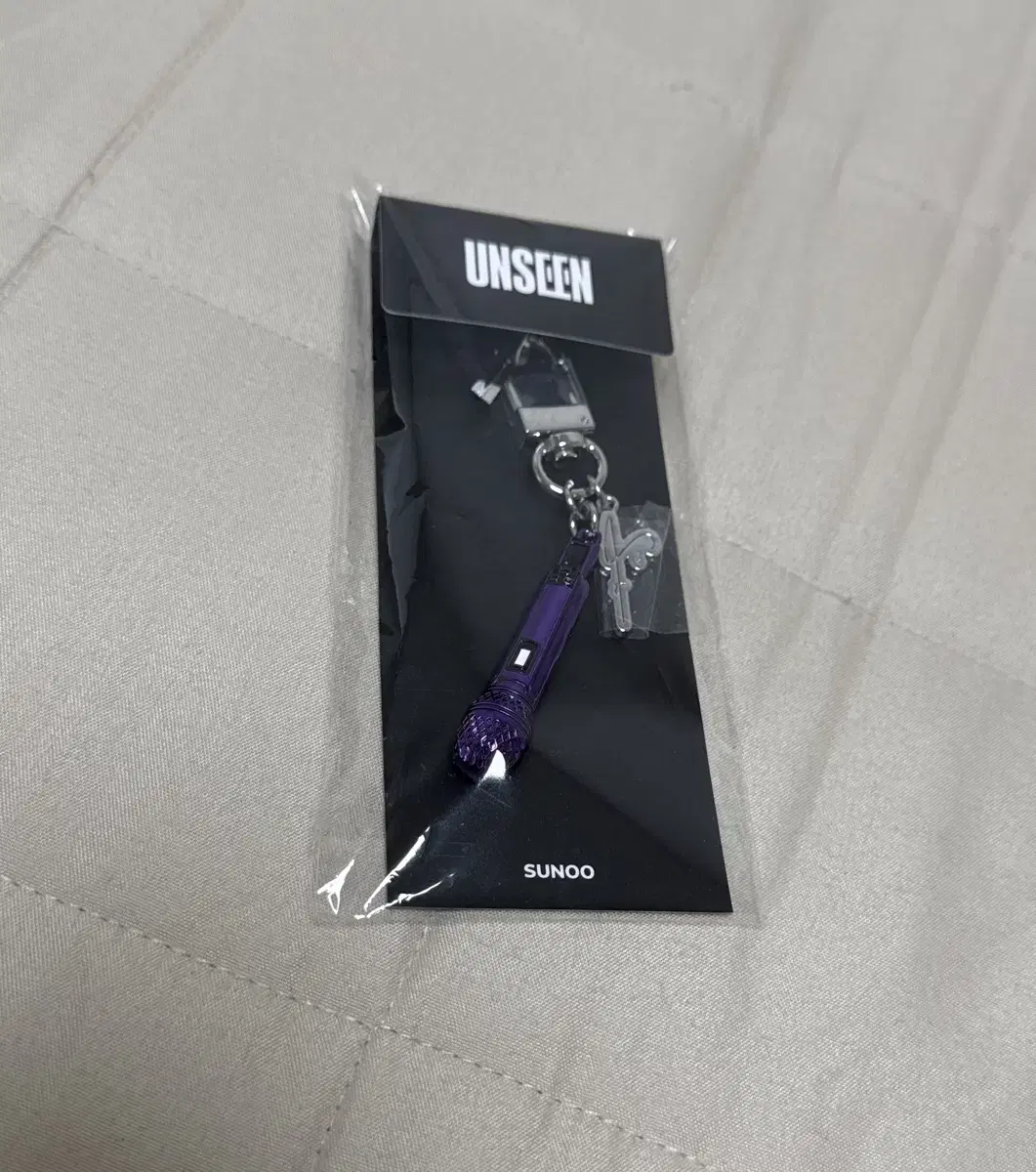 Enhypen sunwoo microphone keyring exhibition munchie (unsealed)