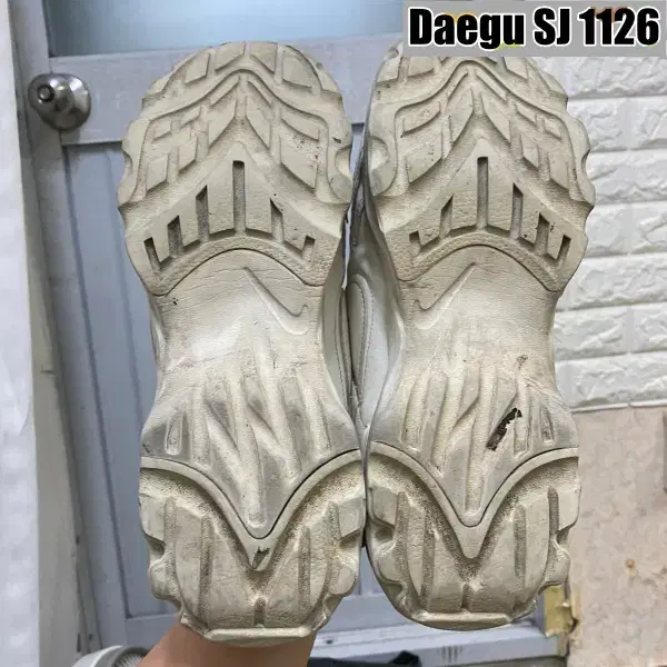 275 나이키 TC7900 스니커즈 운동화