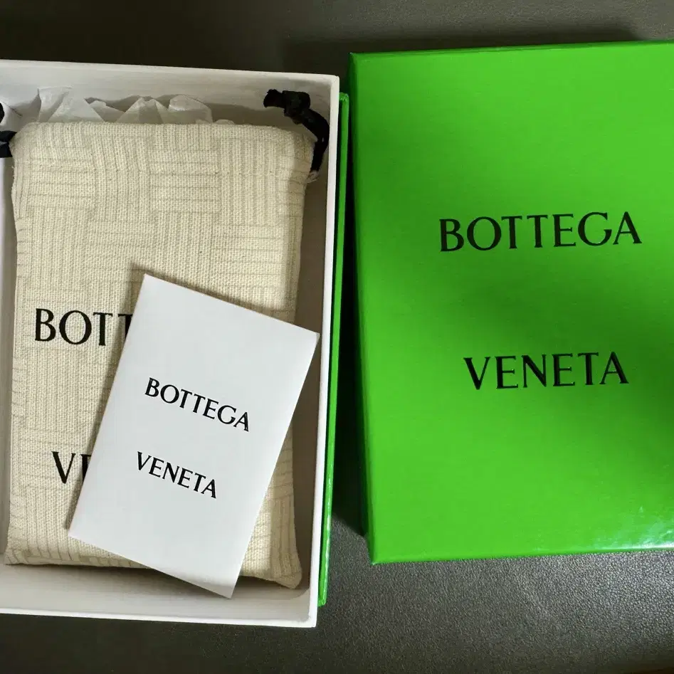 Bottega veneta 미디움 카세트 바이폴드 지퍼 지갑 캐모마일