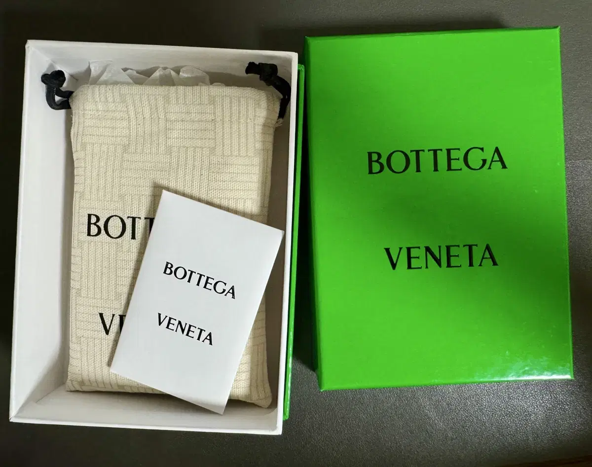 Bottega veneta 미디움 카세트 바이폴드 지퍼 지갑 캐모마일