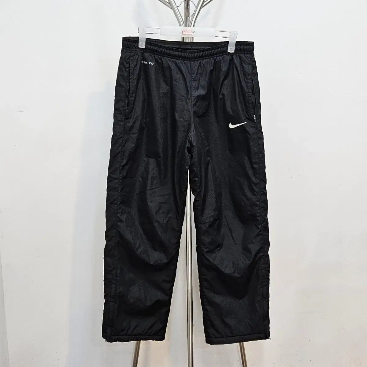 Nike Windproof Training Pants 33 in.