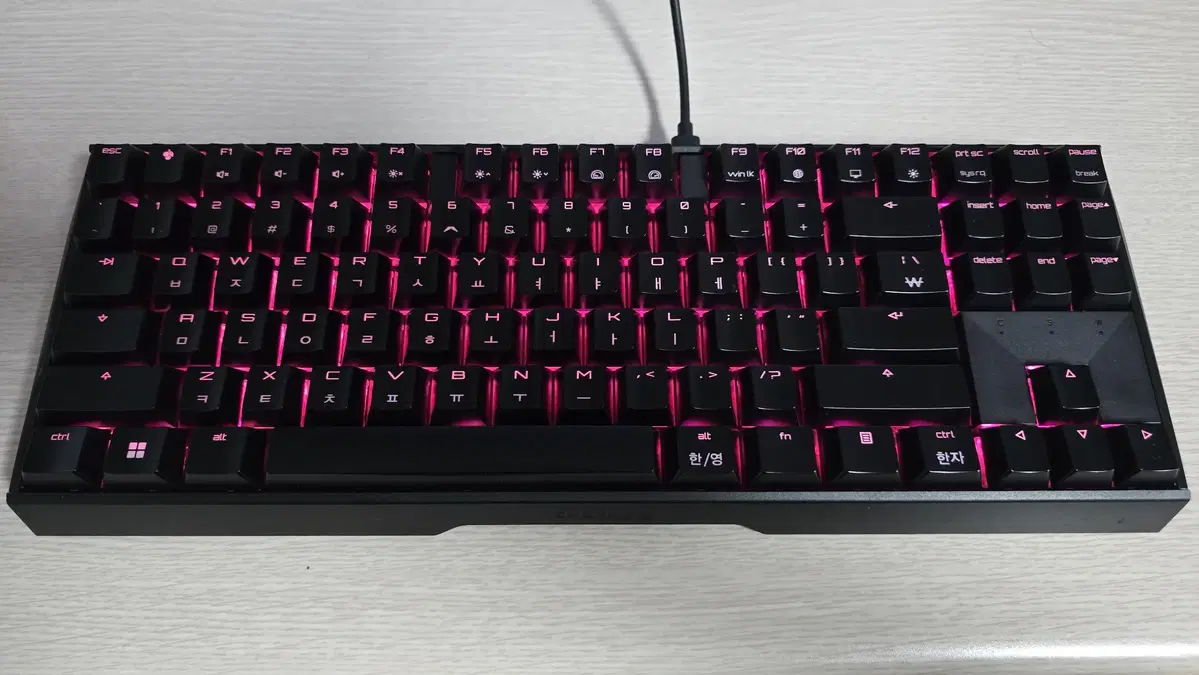 체리 MX BOARD 3.0S TKL RGB 블랙 저소음적축 팝니다.