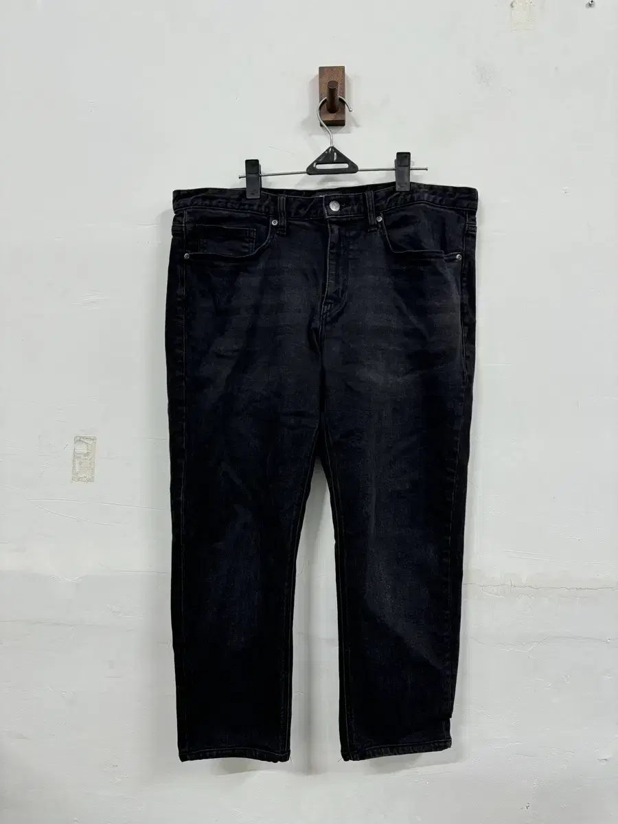 (36)Gentleman's Standard Black Jeans