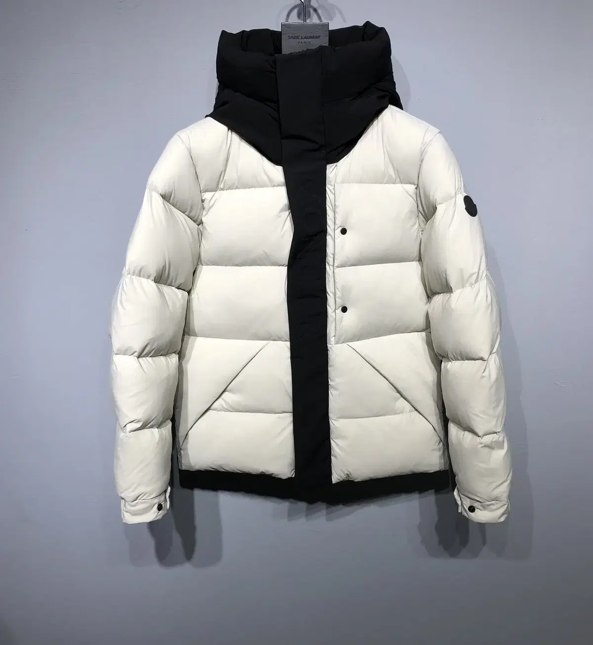 Moncler Men's Madeira Short Hooded Down Jacket Padded White