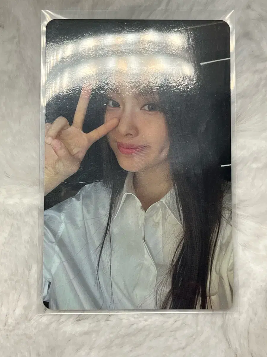 (Quick sale) new jeans hyein line friends photocard Sell