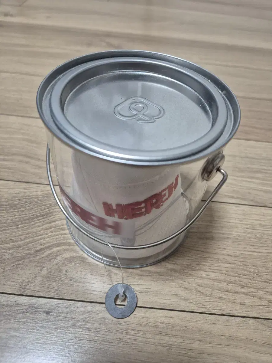 (unsealed) iu hulcon bucket hat keyring white hat keyring