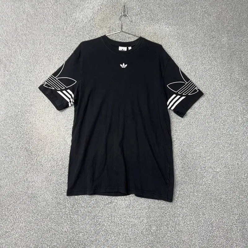 adidas Logo Oversized Vahn Tee XL