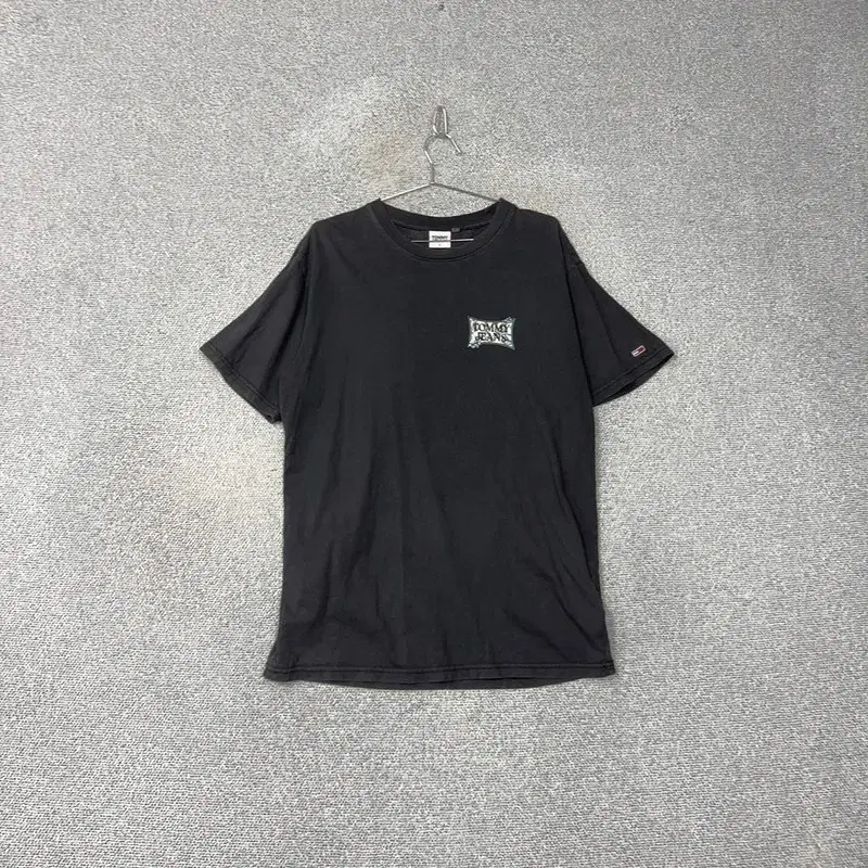 Tommy Jins Vintage Logo Printed Vahn Tee M