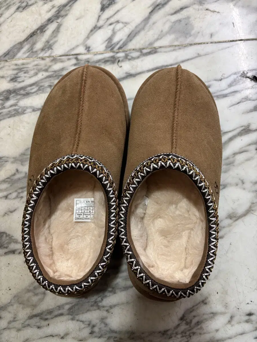 UGG 어그 타스만 체스트넛 US 7 (240mm)