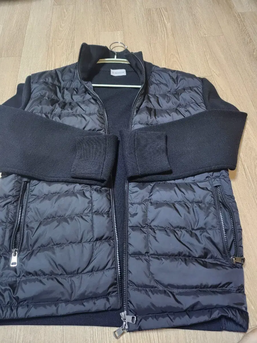 Moncler Knit padded L (Kim Hyunwoo) Status taxi