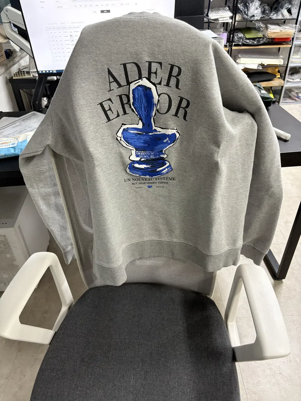 [A1] Arthur Errors Portrait Trophy Logo Sweatshirt Man to Man Gray