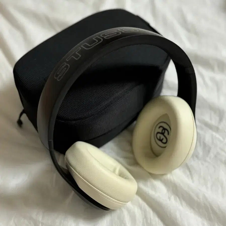 STUSSY X BEATS BY DRE