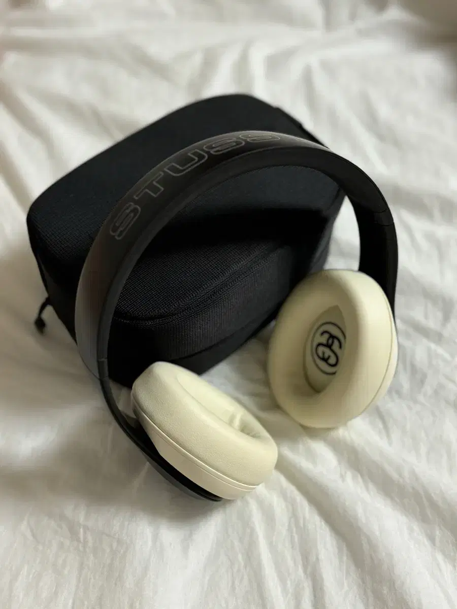 STUSSY X BEATS BY DRE