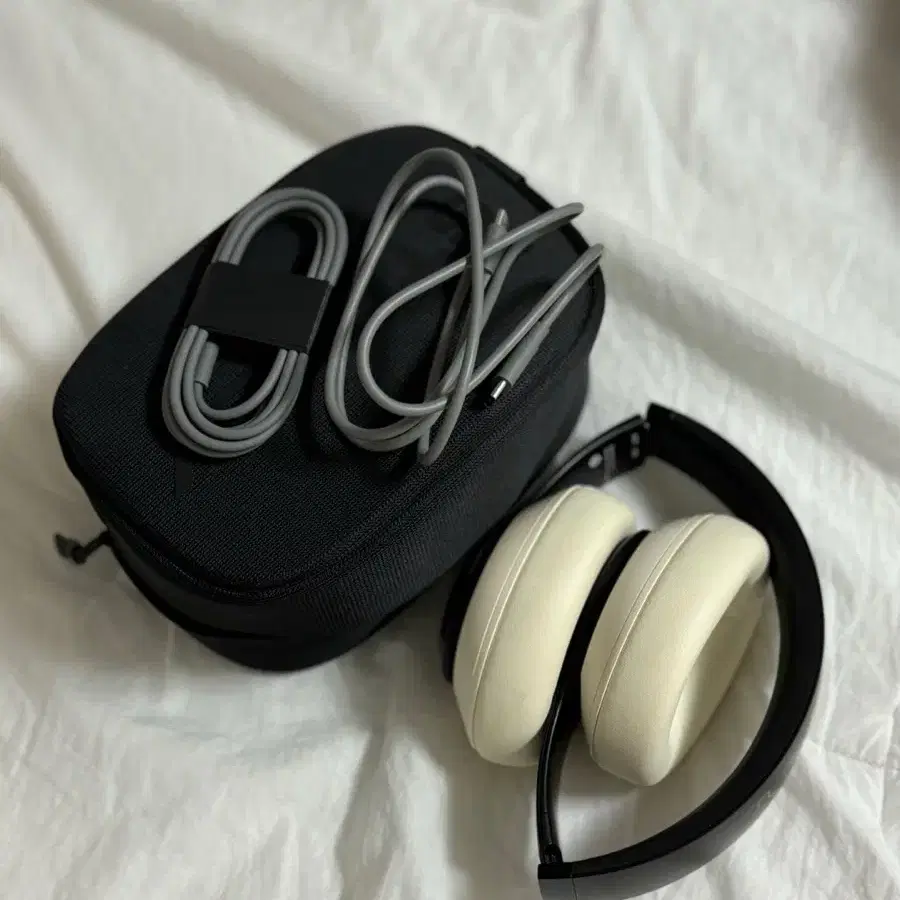 STUSSY X BEATS BY DRE