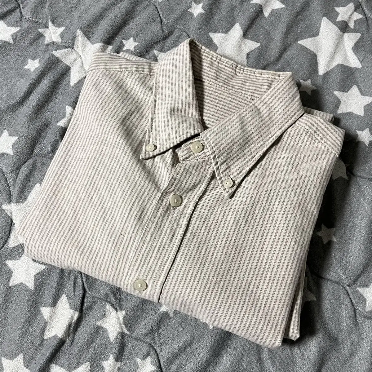 [L] Uniqlo Oxford shirt striped beige