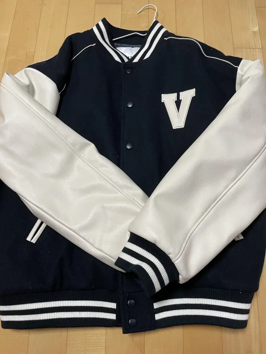 Betsey Varsity Jacket XL