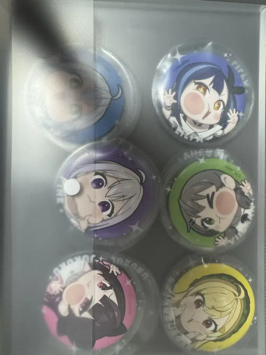 Sells Isedol Can Badges bulk.