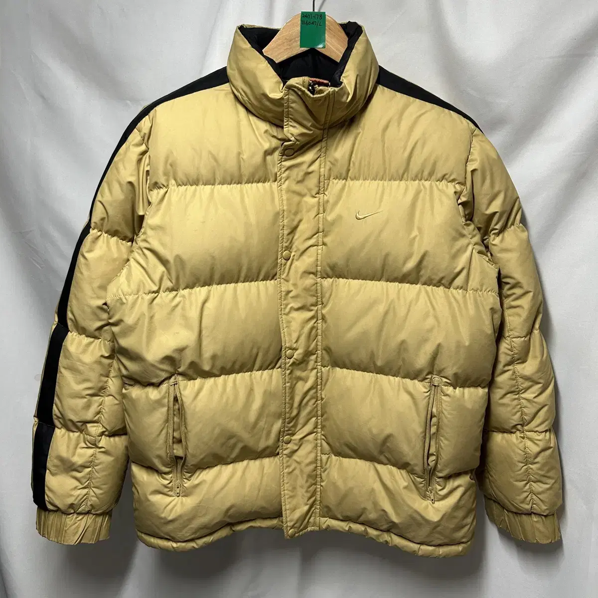 [authentic/l] nike swoosh old school duck down gold padding