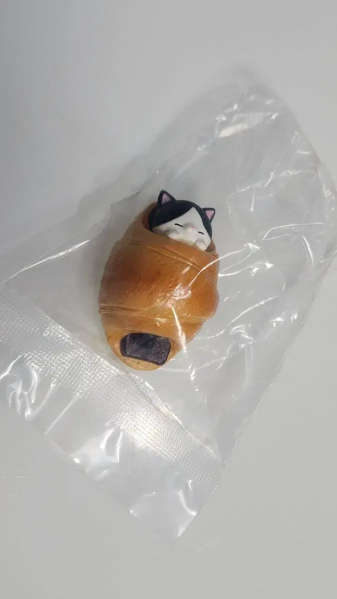 Croissant Sleeping Cat Gacha