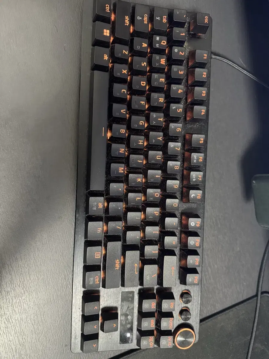 레이저 헌츠맨 v3 pro tkl 판매합니다.